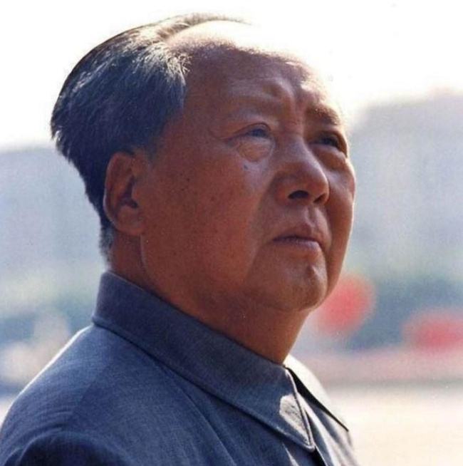 时隔9年才见亡夫，刘思齐伏墓痛哭：岸英，我代表爸爸来看你了