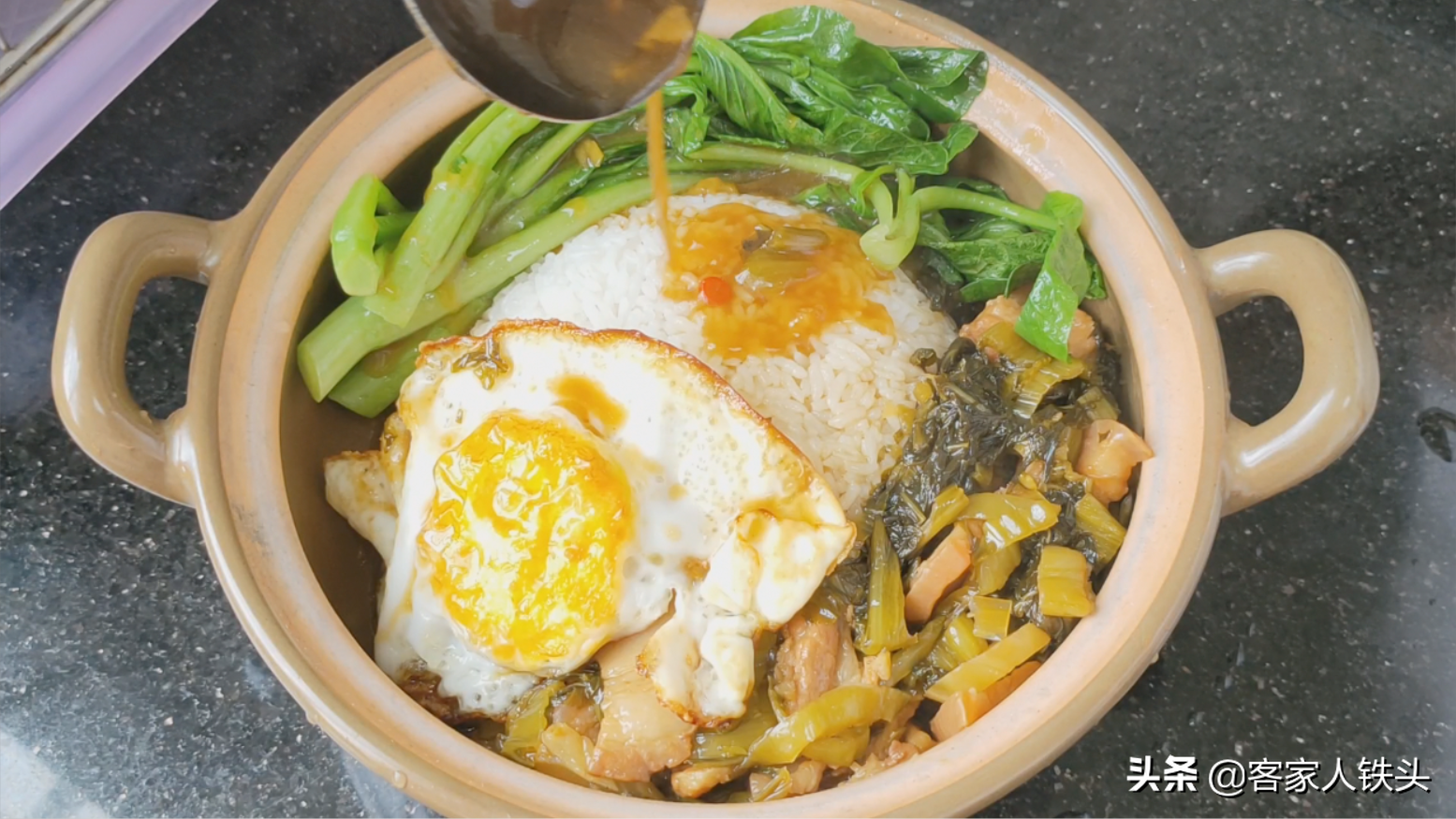 广东人超爱吃的一锅盖浇饭，教你开胃做法，鲜香味道好，营养好吃