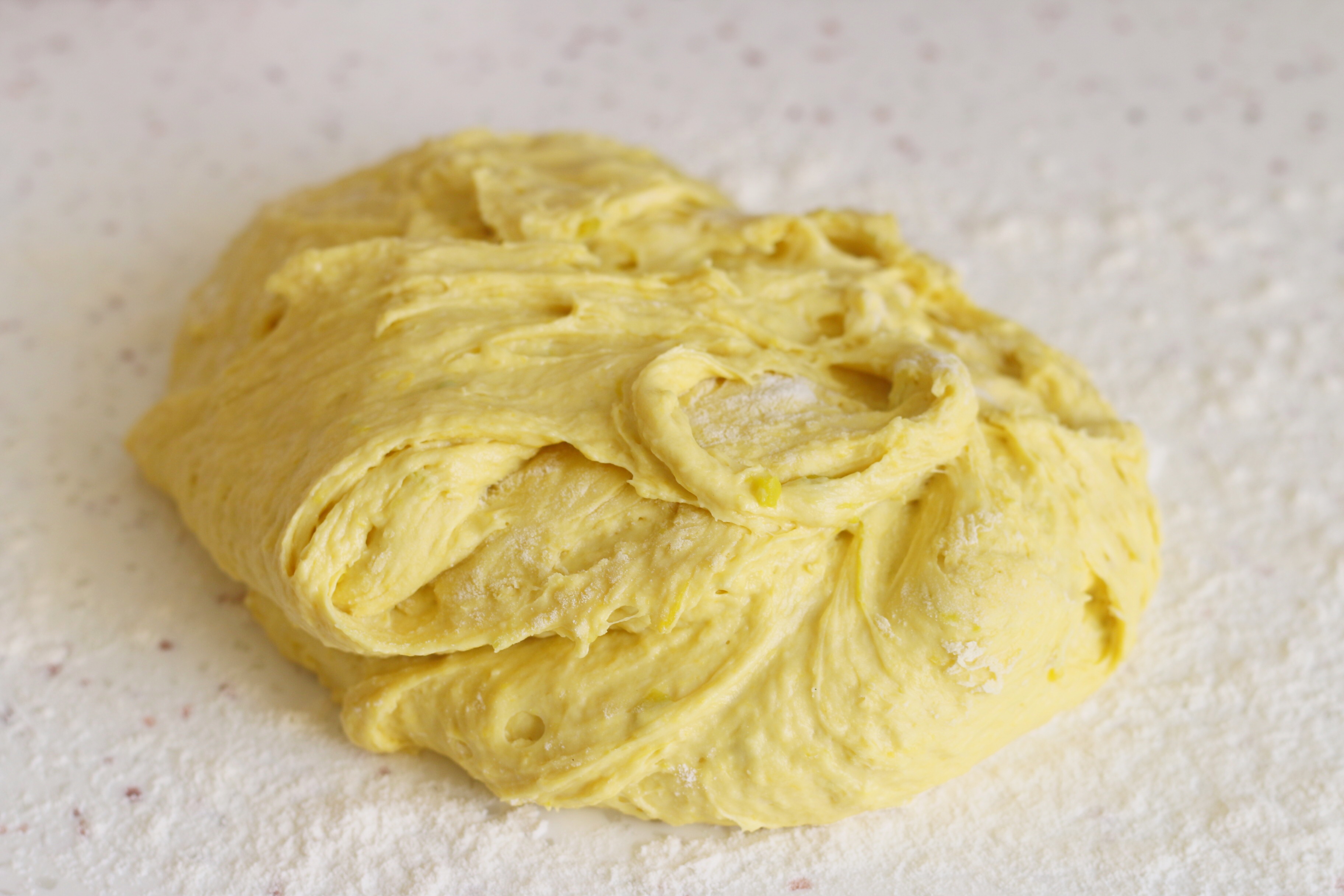 用南瓜做餅，又軟又香甜，如果不制止，孩子會拿起第三個第四個