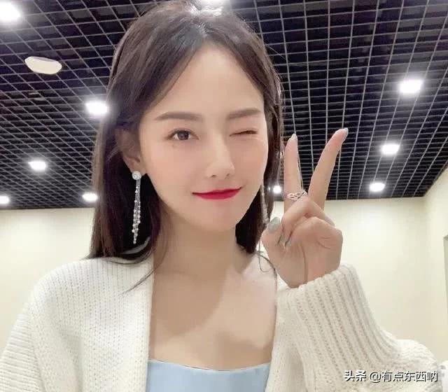 她出道12年零绯闻，未退圈被老公宠成小公主，生