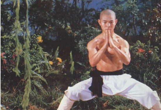 李连杰痴情往事：1996年，为救利智，7200万低价“签约”向华强