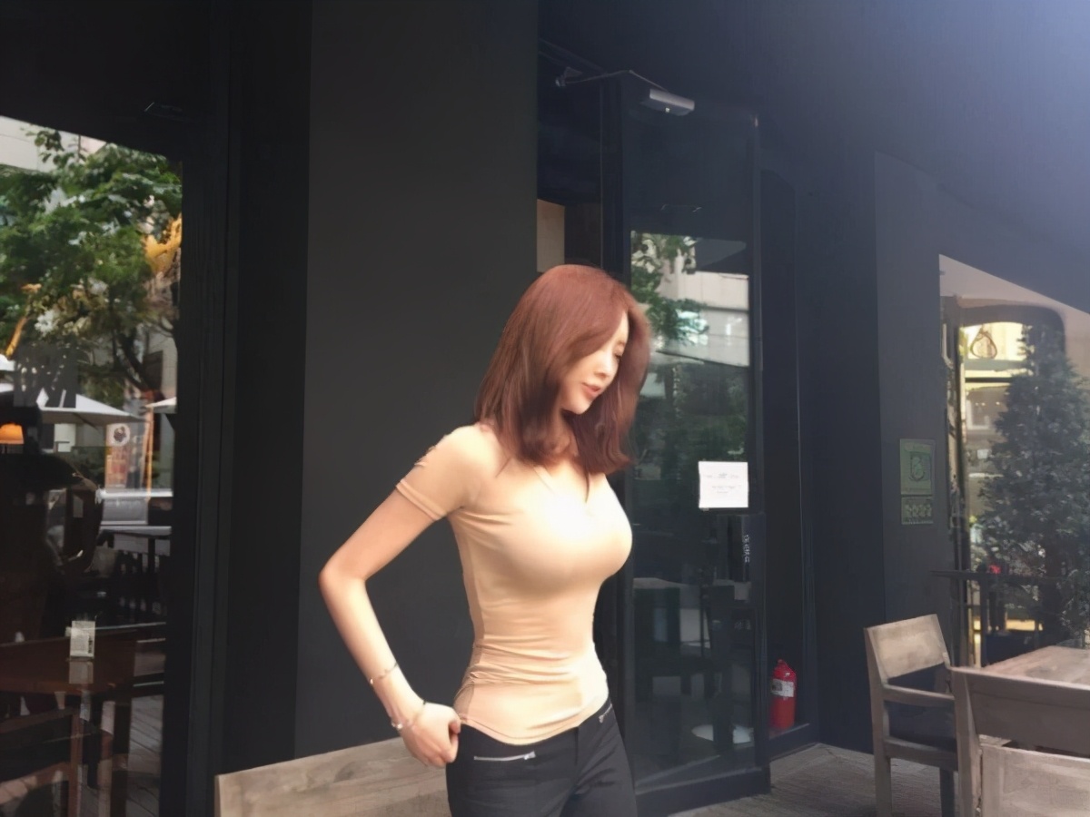 韩国女主播米娜，身材苗条拥有大长腿图片