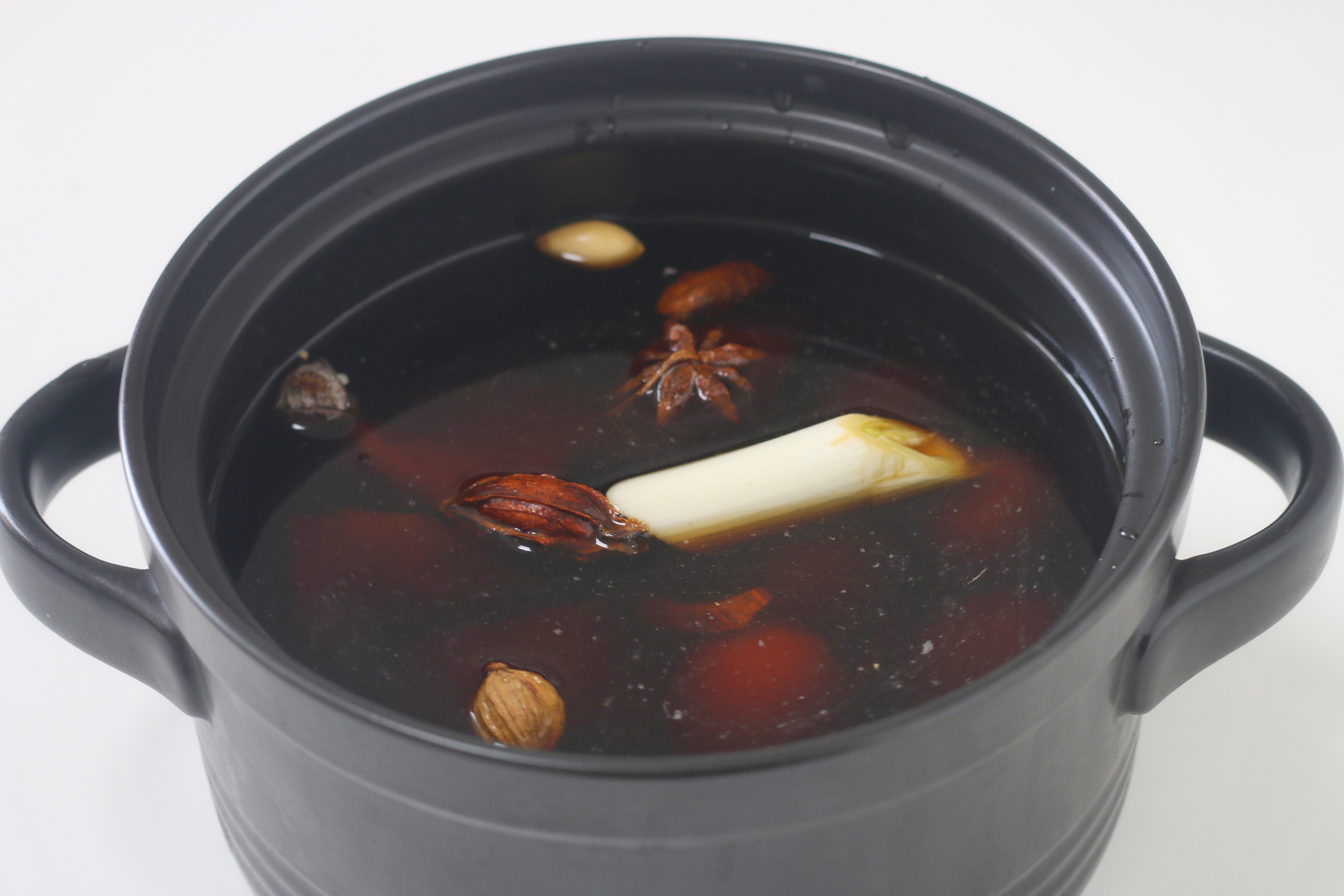 猪肉降到9块，烙几个火烧，卤1锅肉，剁碎一夹，太香了