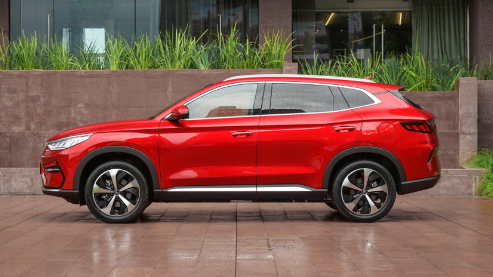 小鹏G3i对比宋PLUS EV：有趣向左，实用向右