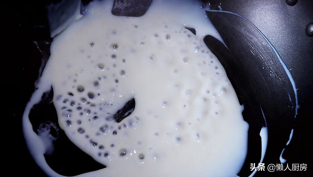 Don’t just make sandwiches for toast. Add milk and 2 eggs to make it more delicious.