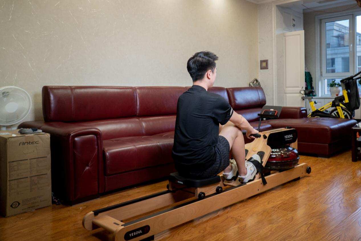 宅家运动，既要科学又要享受，野小兽R40划船机英伦运动体验