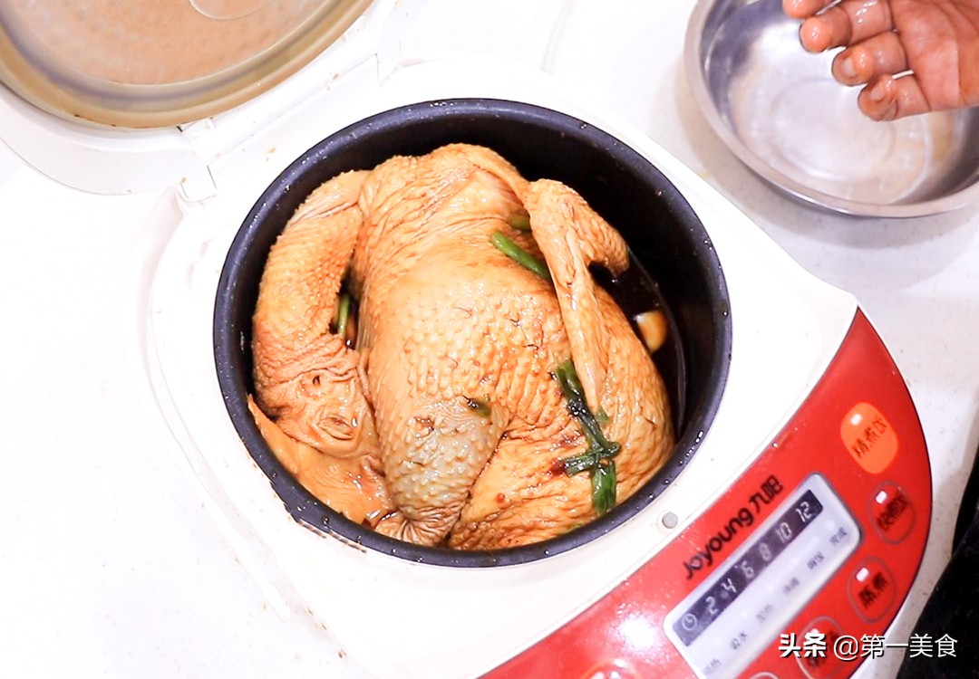 图片[7]-懒人版电饭锅煲鸡 不加水 不加油 腌制才是关键 鲜嫩好吃-起舞食谱网