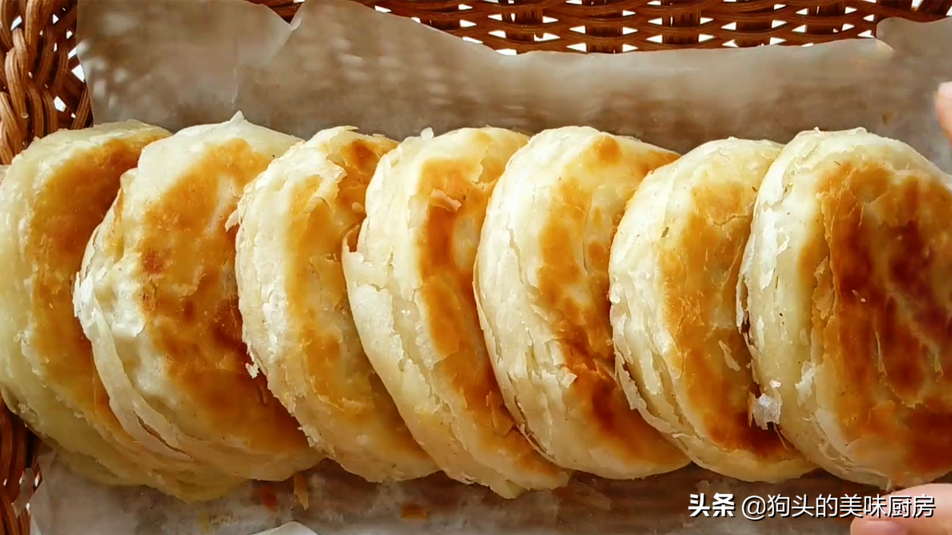 外面賣4元一個的鮮肉餅，一口鍋就能做，十塊做好幾個，先收藏了