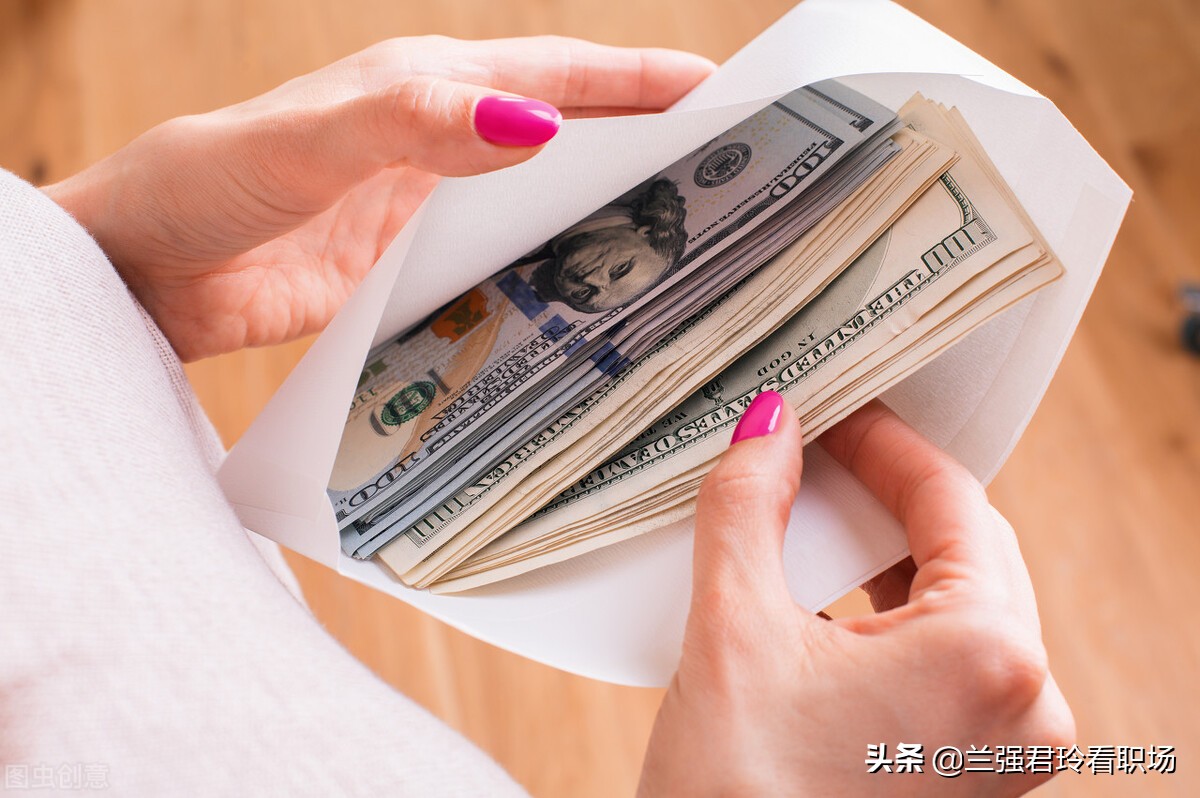 如果合同到期單位不續(xù)簽，并且叫自己走人，這個有補償金嗎？