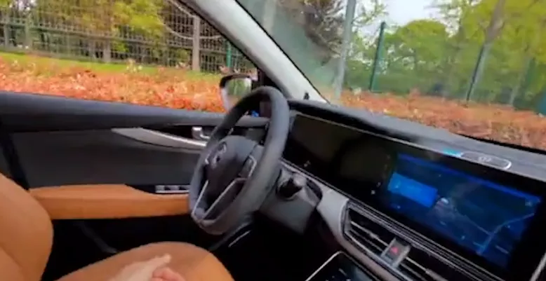 華為實測“上道”!科技巨頭開始跑步造車