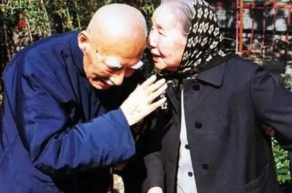 小时被父母宠大，婚后56年幸福 冰心的一生让我羡慕了！