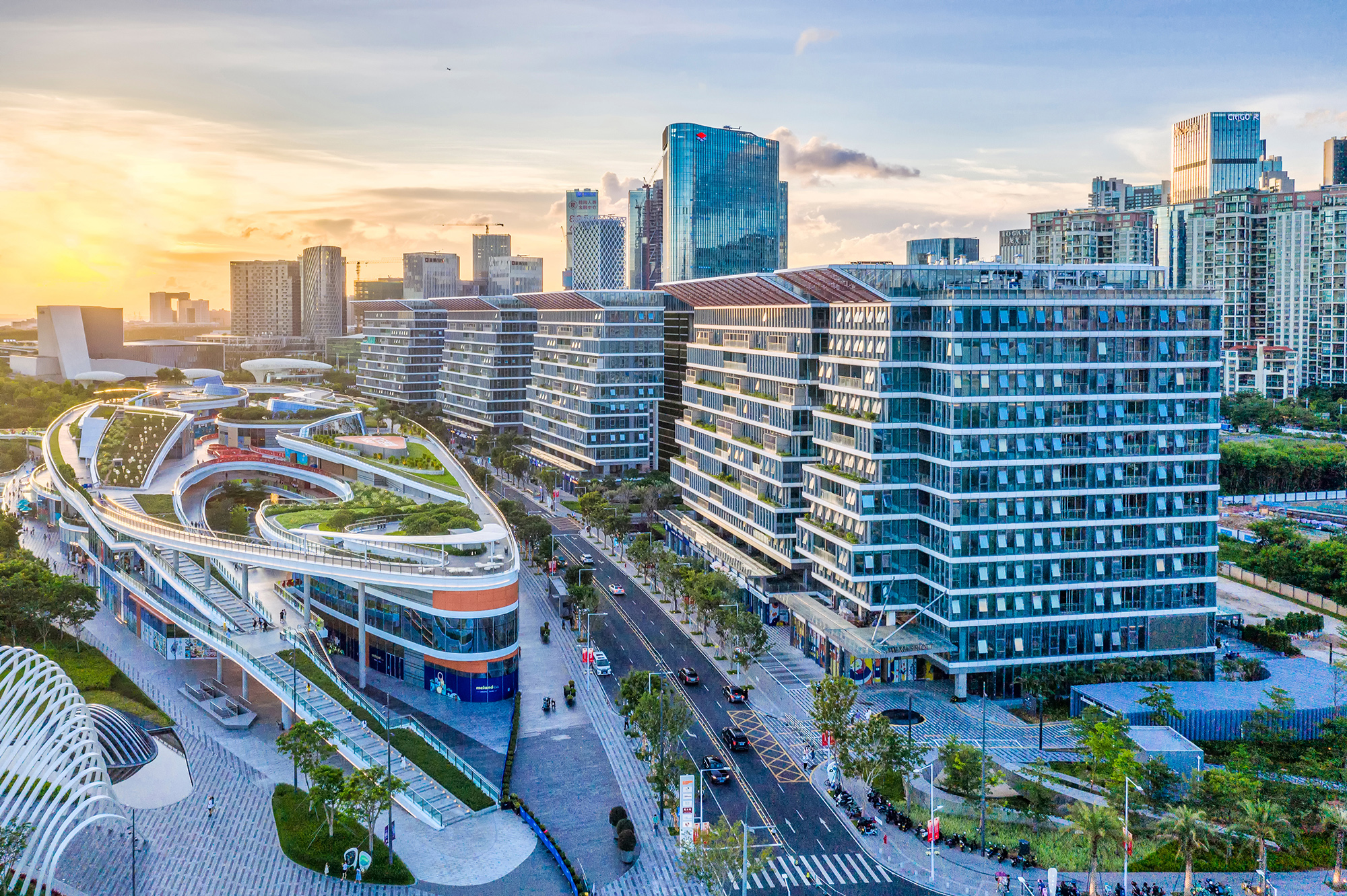 链接自然生态与都市生活，“很深圳”的地标塑造者 / LLA建筑设计