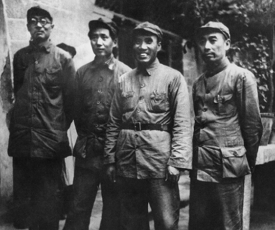 �������Ĺؼ�ʱ�̣���˭���Ͷ��ë��ϯһƱ��������й�������