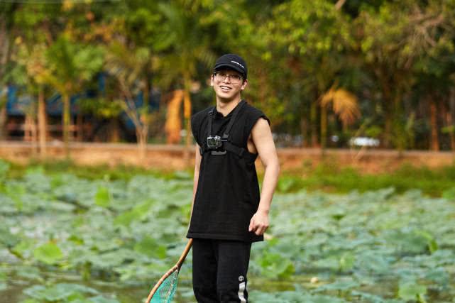 彭昱畅与女友约会再度被拍，素人不应被关注，