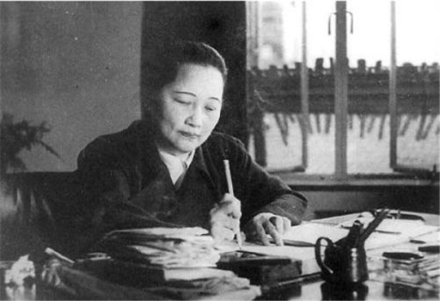 1949年，回家被战士挡在门口，生气的宋庆龄直冲三野司令部