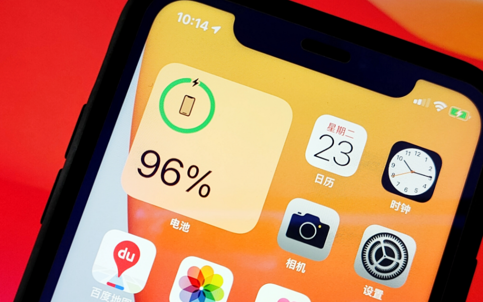 苹果“最强”更新，iOS14超级续航，一整天都100%电量
