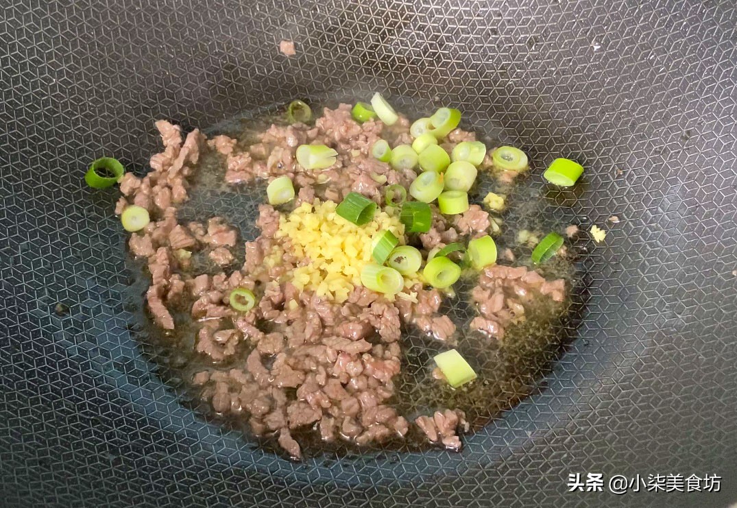 荷包蛋不要直接用水煮，大厨教你一招，一次做6个，天天吃都不够