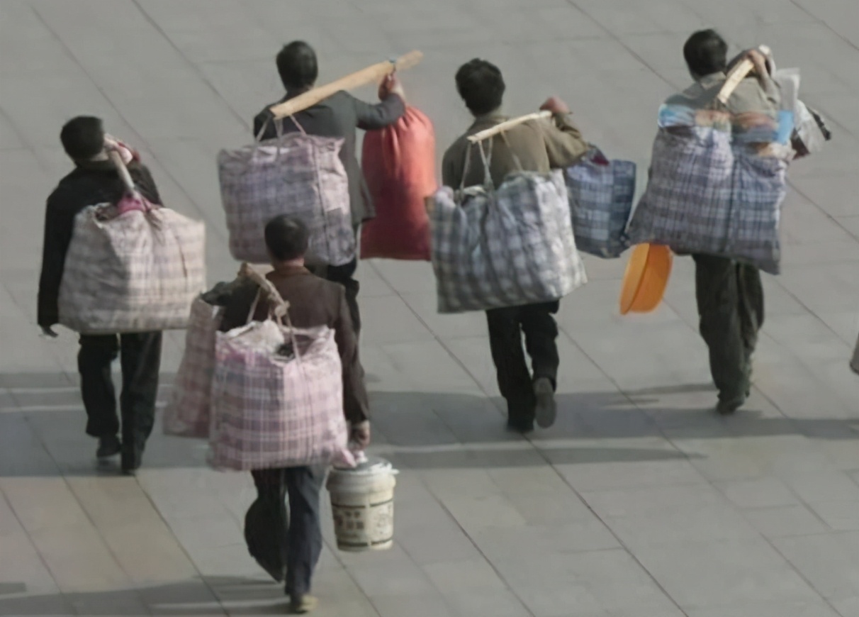 城里工资比农村高，为何大批农民工不愿再返城，选择留在农村？