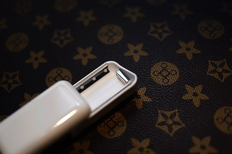 小巧便携 高颜值 柔宇RoPods真无线蓝牙耳机