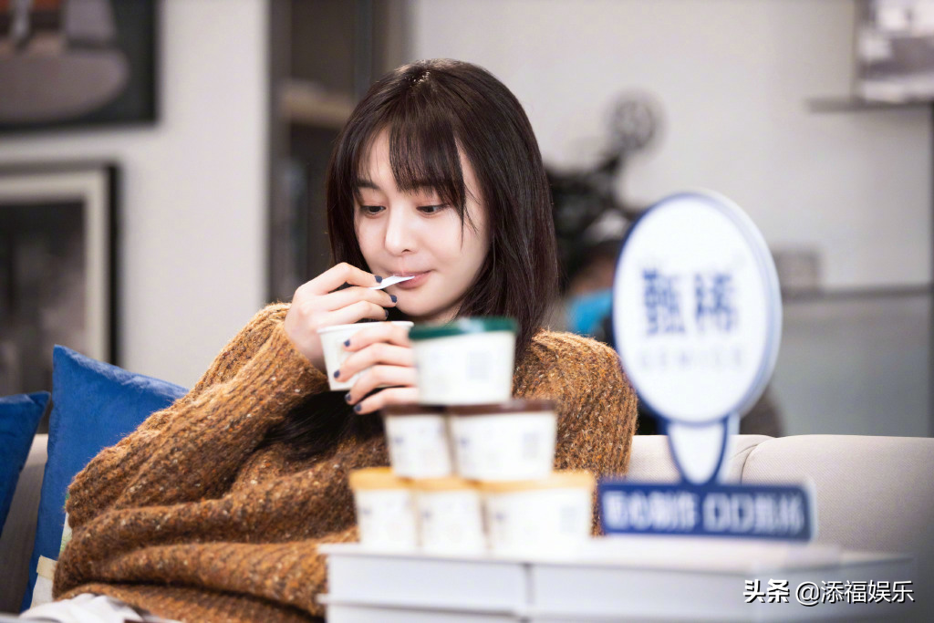 郑爽谈和许魏洲的相识过程，同处一个化妆间却