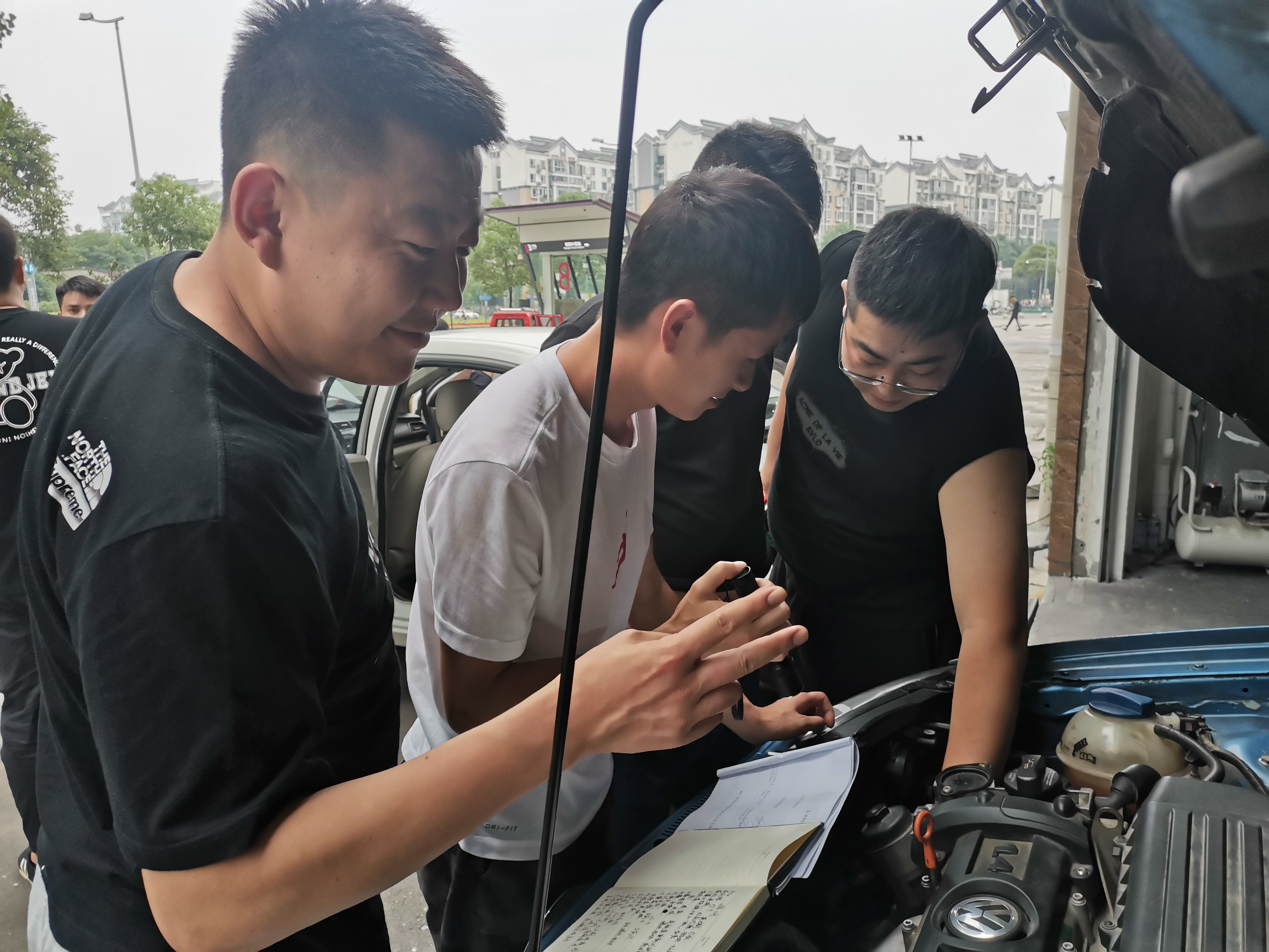 你連車(chē)都不會(huì)看，還好意思說(shuō)是同行？