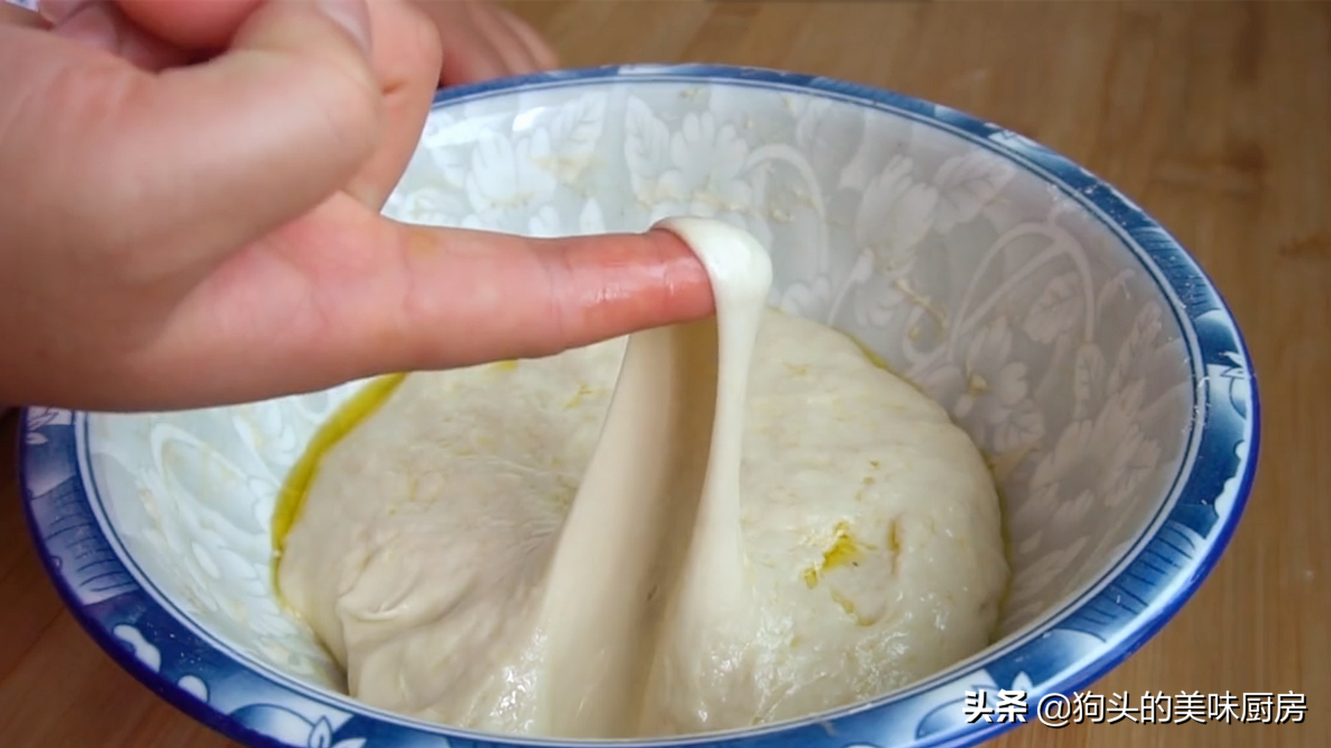 手抓餅家常做法，不用揉麵，外酥裡軟，和外面賣得一樣好吃