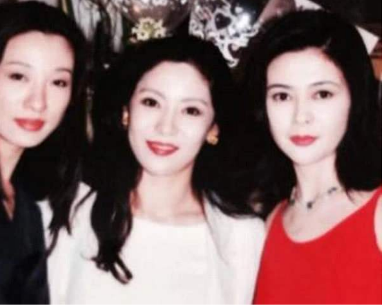 与所有艺人交好的向太陈岚，为何说周星驰跟张柏芝是白眼狼