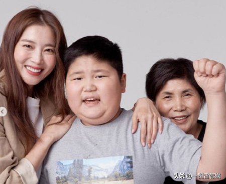 吴允儿离婚独自抚养自闭症儿子 师任堂搭档李英爱 是韩国一代车模
