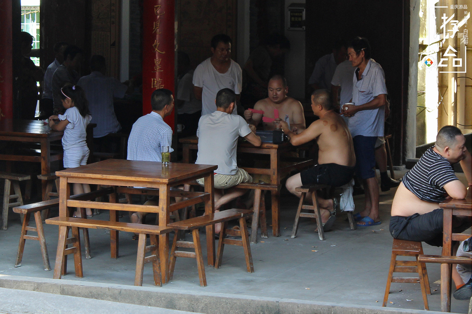 重庆方言里的文化生活：喝酒必须乱劈柴，打麻将不能输齐唐家沱