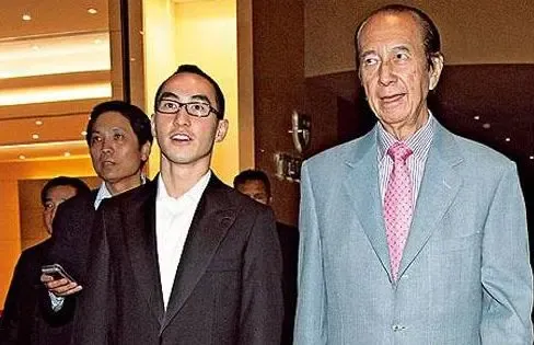 纵豪门浮华，只爱一人，“花心”赌王的“专情”儿子何猷龙