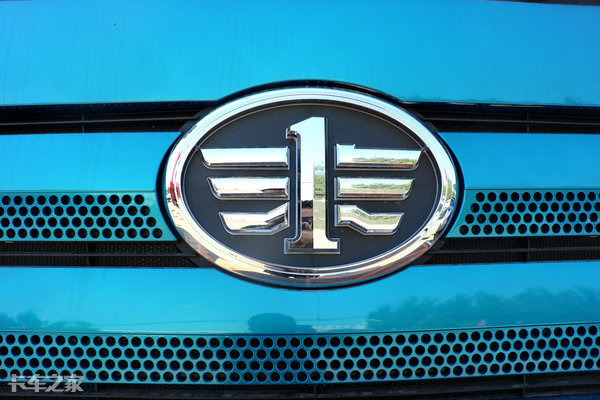 这8种颜色解放J7牵引车，哪一款才是你的最爱？