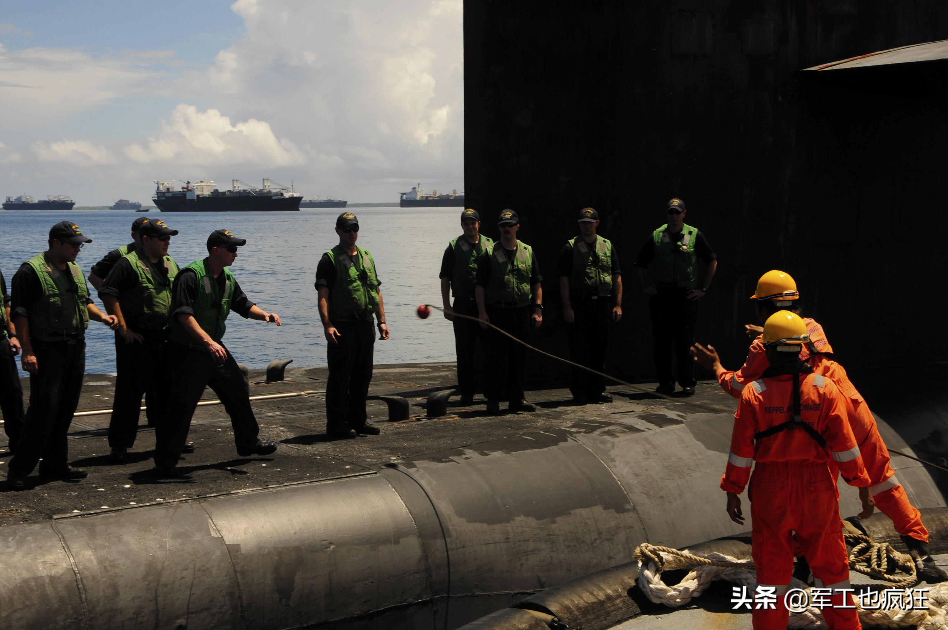 部署800天、航行10万海里：“佛罗里达”号核潜艇返回母港