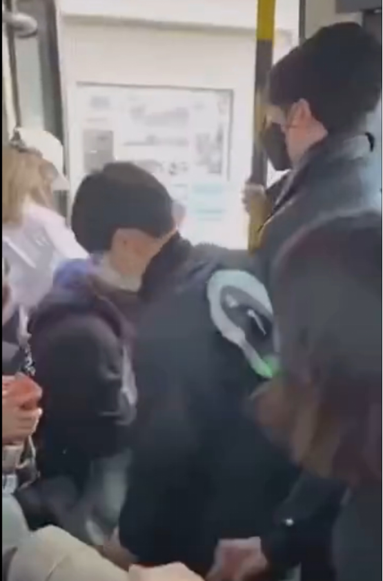 TFBOYS junior fellow apprentice explodes by bastard meal wide mouth, be blocked up in the corner, passerby sees no less than going to that dissuade