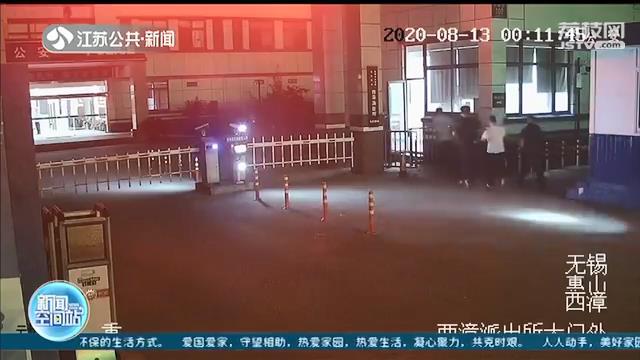 派出所■点赞！派出所里“搬救兵”6岁男童求助民警救妈妈