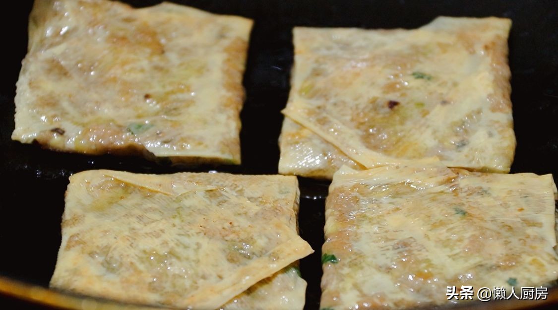 這是香煎豆腐皮蝦餅，鹹香可口，其它做法靠邊站