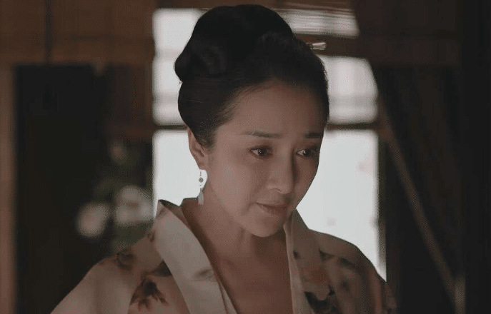 她曾是“古装第一美女”, 因被狗咬伤导致毁容, 现成反派专业户