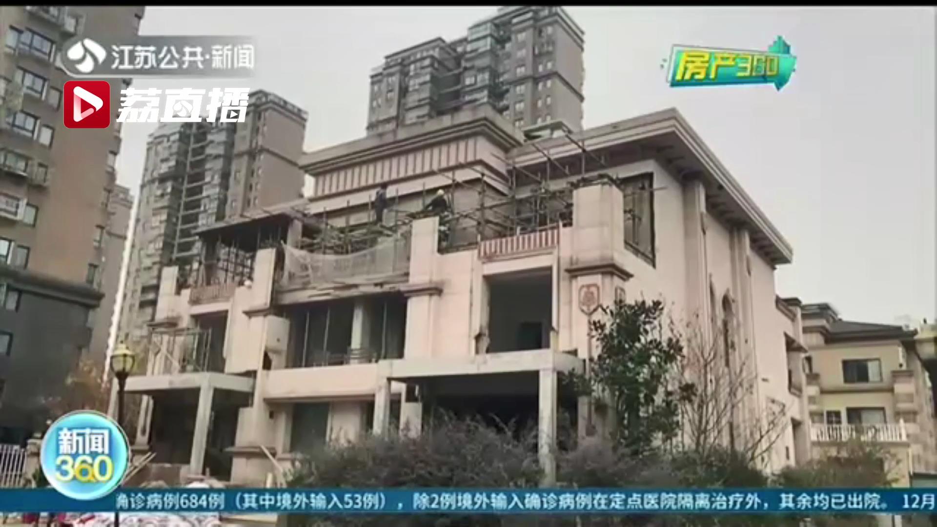 无锡一别墅小区个别业主利用露台空间建设违建 城管承认管控不力