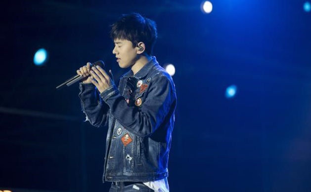 《乘风破浪的姐姐》开播，一己之力挑战全网选