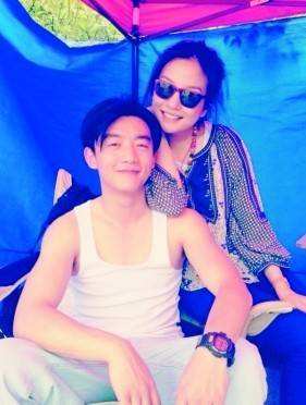 郑恺首谈当爸感受，曝女儿有强大干爹团，干妈