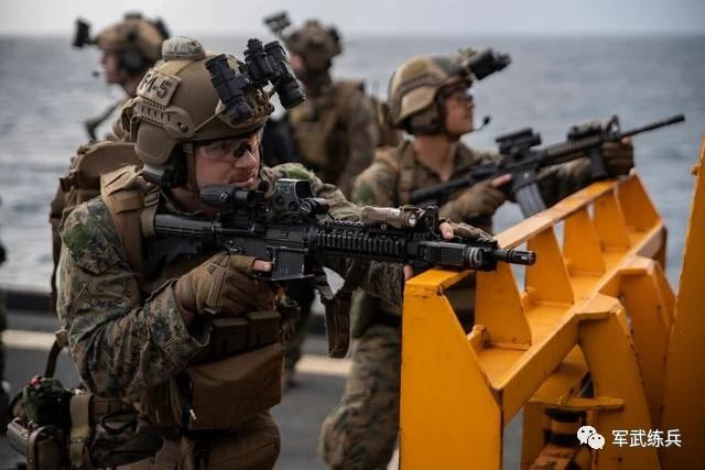 美军官：可把中国军舰赶一起用导弹歼灭，先问