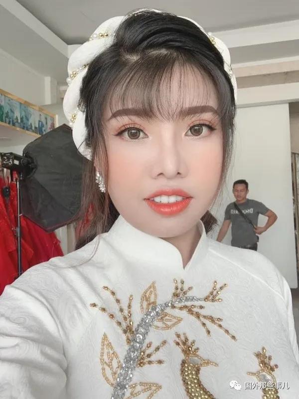 近日,郭金凤在社交网站上分享了一组婚纱照,没多久就吸引了数百条评论