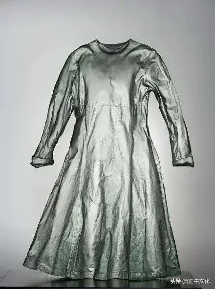 盐设计 · 为展现女人最美的时刻,她用500磅玻璃做成婚纱