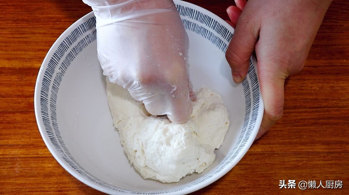 過年做這道小吃，包滿花生餡，寓意錢包滿，是招待客人必備的食品