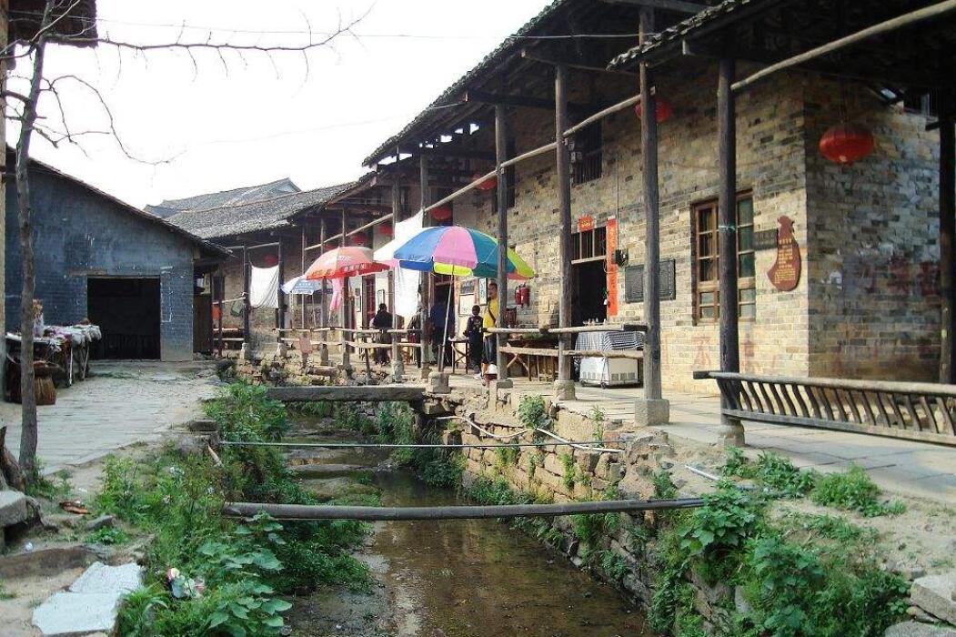 湖南夏季最值得去的5个景点，最美少数民族特色村寨，叹为观止