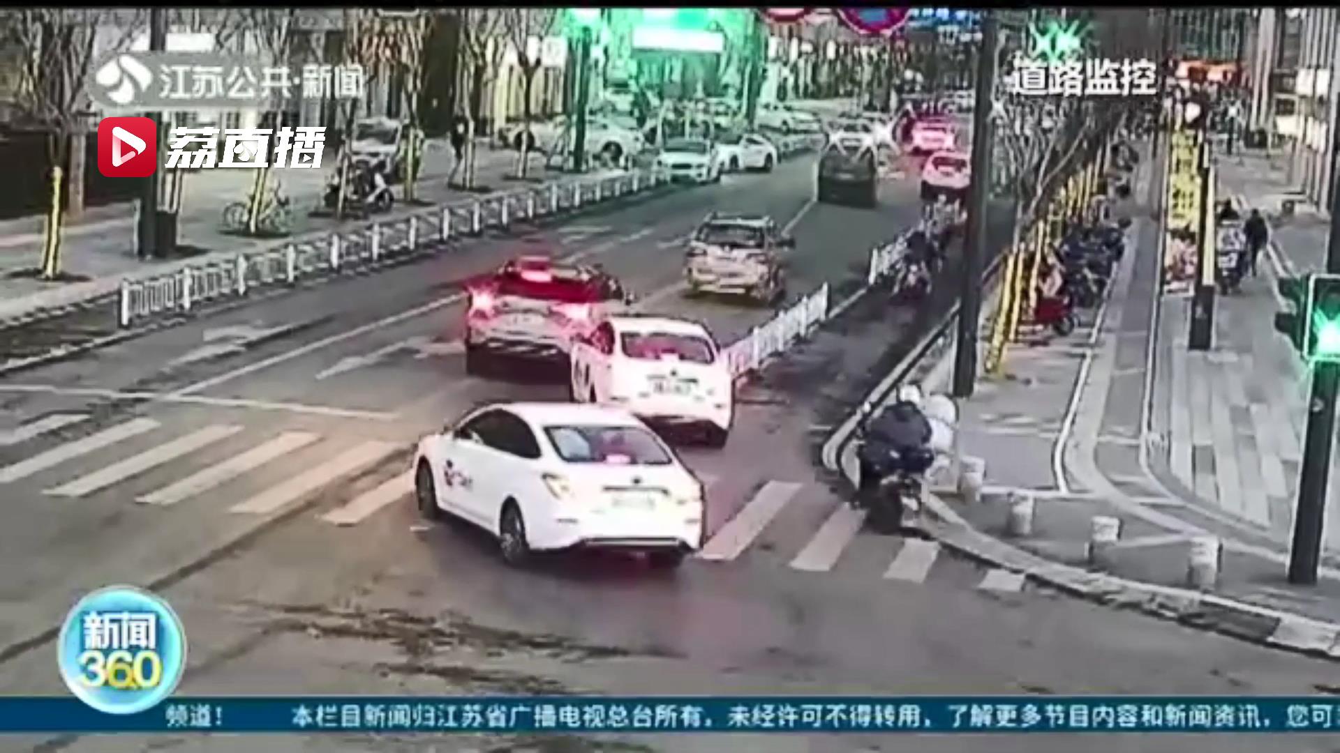 警惕&ldquo;路怒症&rdquo;！因小碰擦大打出手 两司机闹进派出所