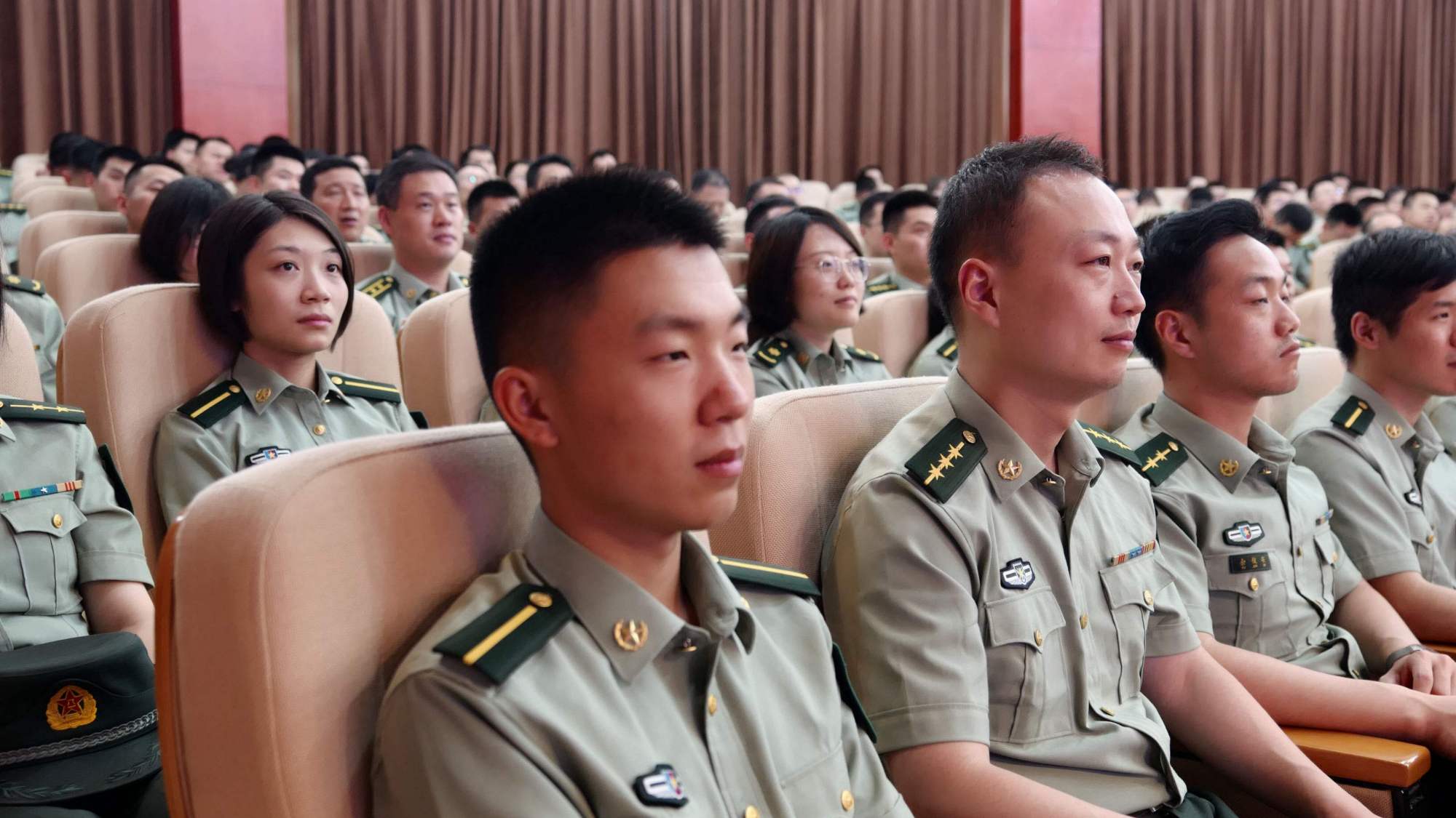 局座张召忠，军事战略学博士研究生导师，退休后享什么待遇？