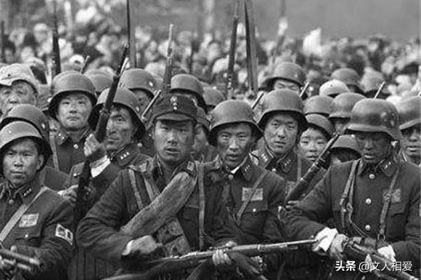 国军团长起义被下属谋害，中18刀加一枪不死，授