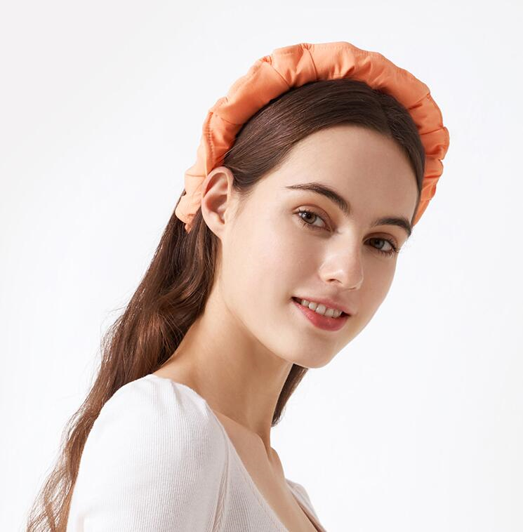 英女王保養得太好了，96歲皮膚白嫩還不長斑，護膚方法其實很簡單