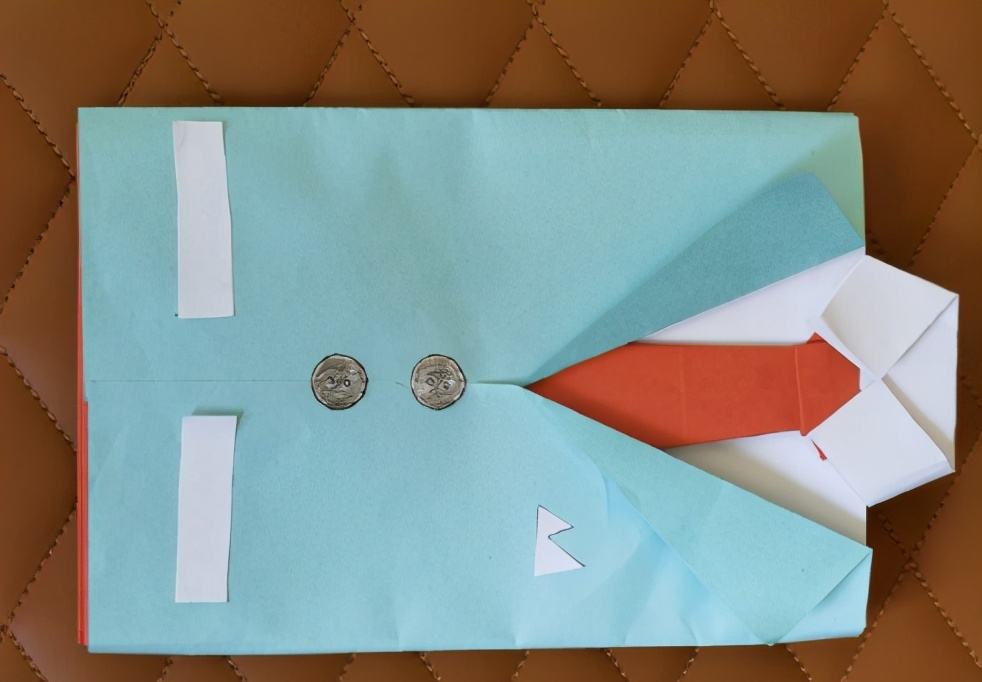 田亮晒父亲节礼物，森碟用彩纸折衬衫给爸爸表白：世界上最好的爸