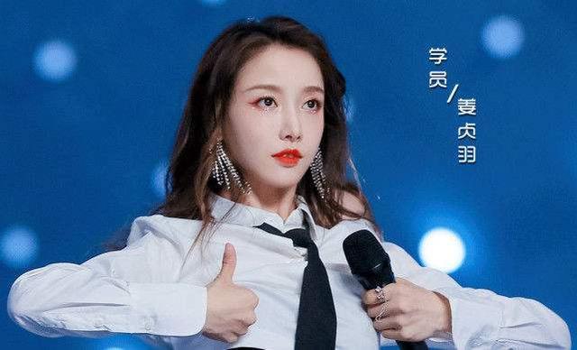 谈恋爱|姜姜竟然谈恋爱了！姜贞羽与男子亲吻挽手恋情曝光 同回住所后一夜未出